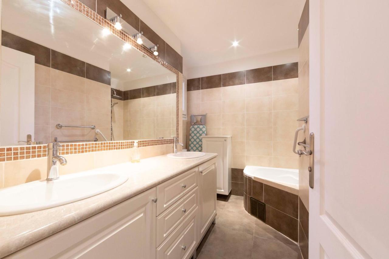 Apartamento Robert Soleau Bright Design Flat Center Of Antibes Exterior foto